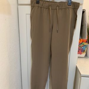 On the fly woven pant NWT size 10
